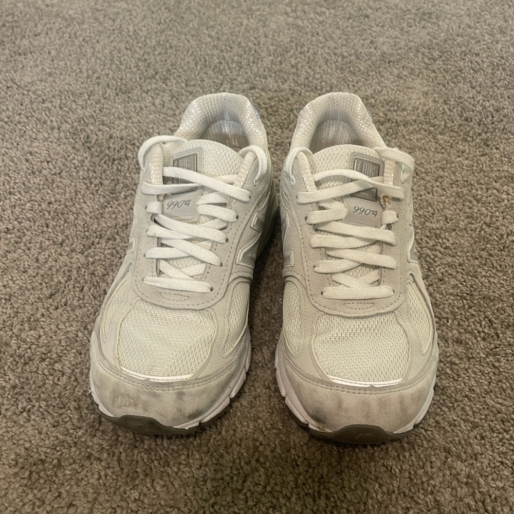 New Balance Women’s 8.5 990 V4